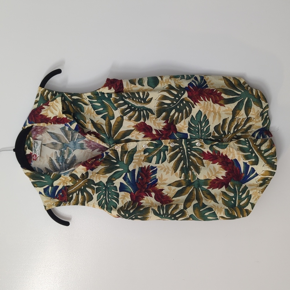 Hilo Hattie Hawaiian button down shirt